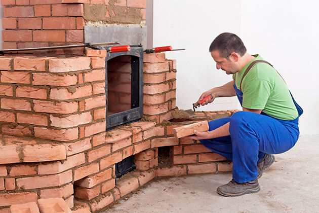 Какой кирпич выбрать для возведения печи или камина?